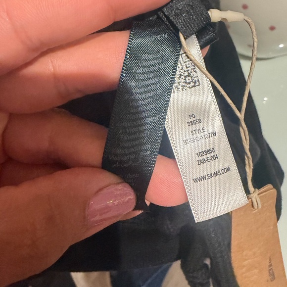 New SKIMS woman set bubble Short and hoodie - Picture 6 of 6